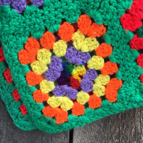 VTG Hand Knit Granny Square Accent Blanket - Picture 7 of 8